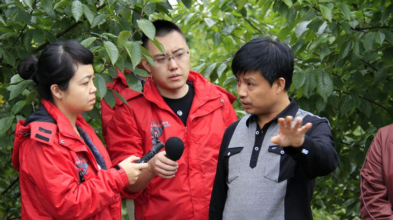 洛陽(yáng)一雨水管道堵塞 約250噸自來(lái)水被排至路面